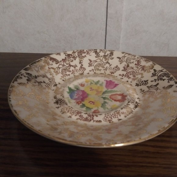 Saucer "Old English Sampler" H&K Tunstall England - Picture 2 of 3